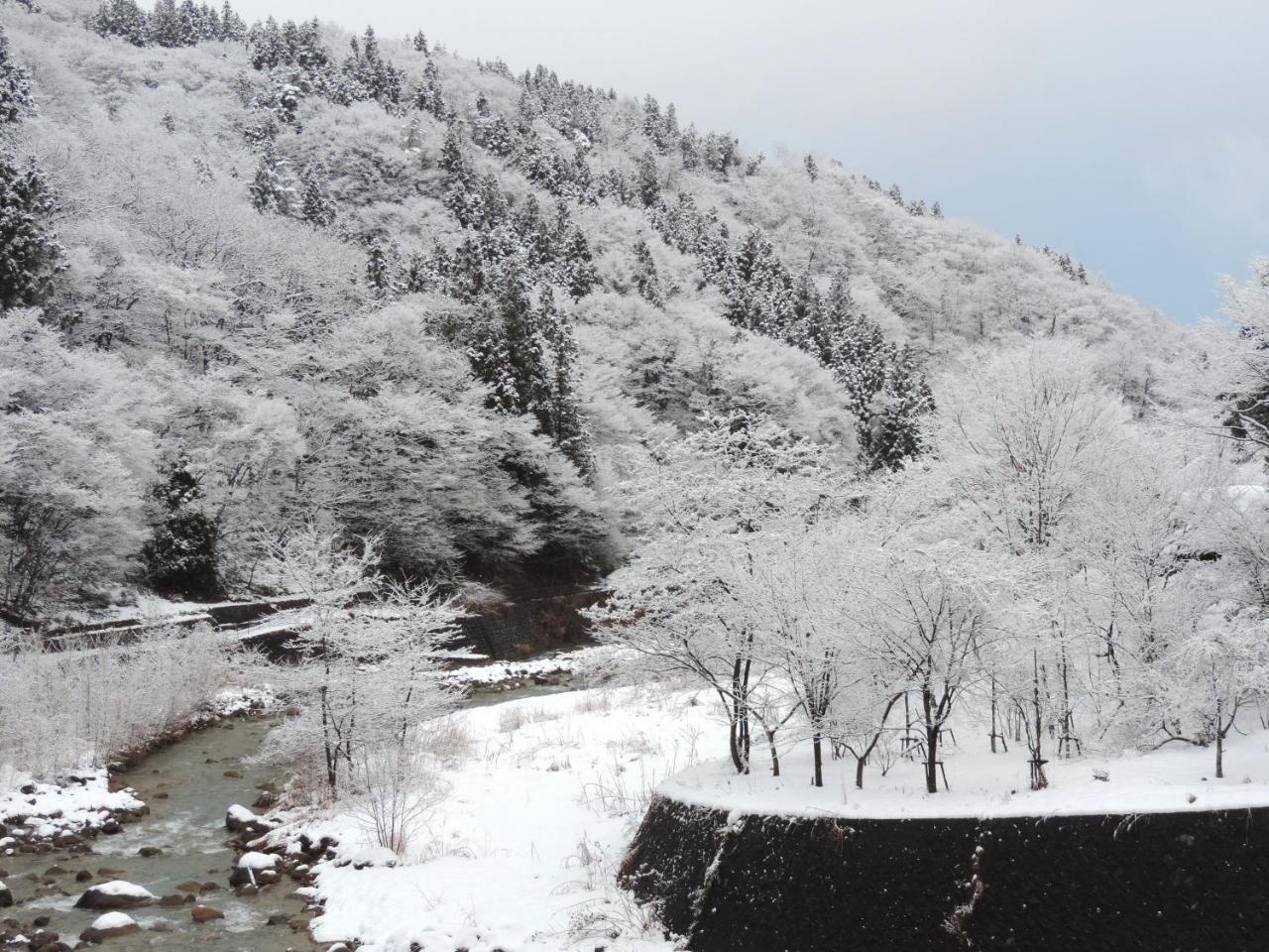 土湯温泉 やすらぎの宿 向瀧旅館 Fukushima  Exterior photo